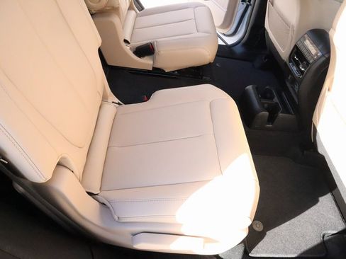 New 2025 Jeep Grand Cherokee L Limited image 16