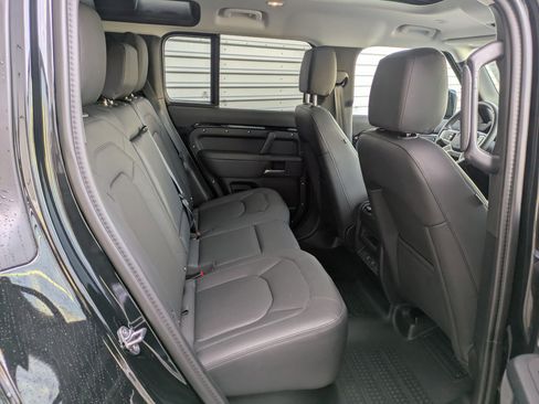 Used 2025 Land Rover Defender 110 S image 33