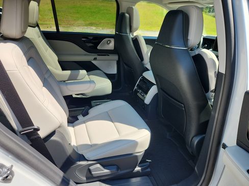 Used 2025 Lincoln Aviator Reserve w/ Luxury Package RWD image 48