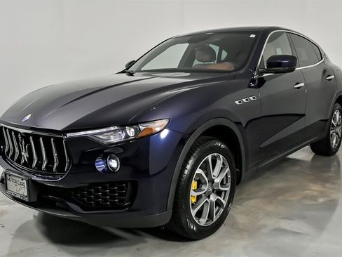 Used 2017 Maserati Levante AWD/4WD image 5