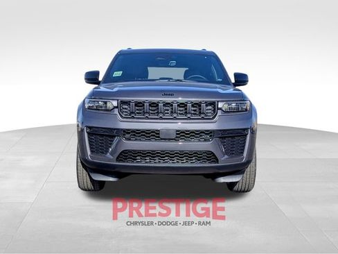 New 2026 Jeep Grand Cherokee Altitude image 2