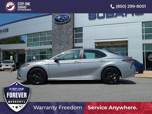 Used 2019 Toyota Camry SE FWD image 4