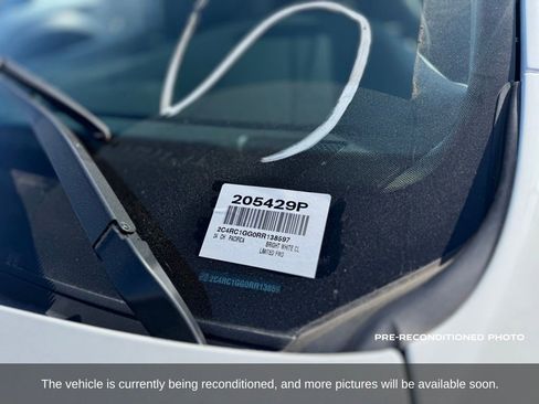 Used 2024 Chrysler Pacifica Limited FWD image 19