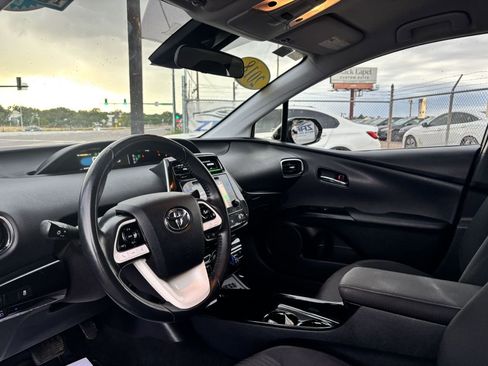 Used 2018 Toyota Prius Prime Plus image 11