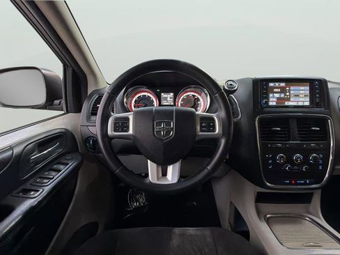 Used 2016 Dodge Grand Caravan SXT w/ Rear Park Assist Package image 16