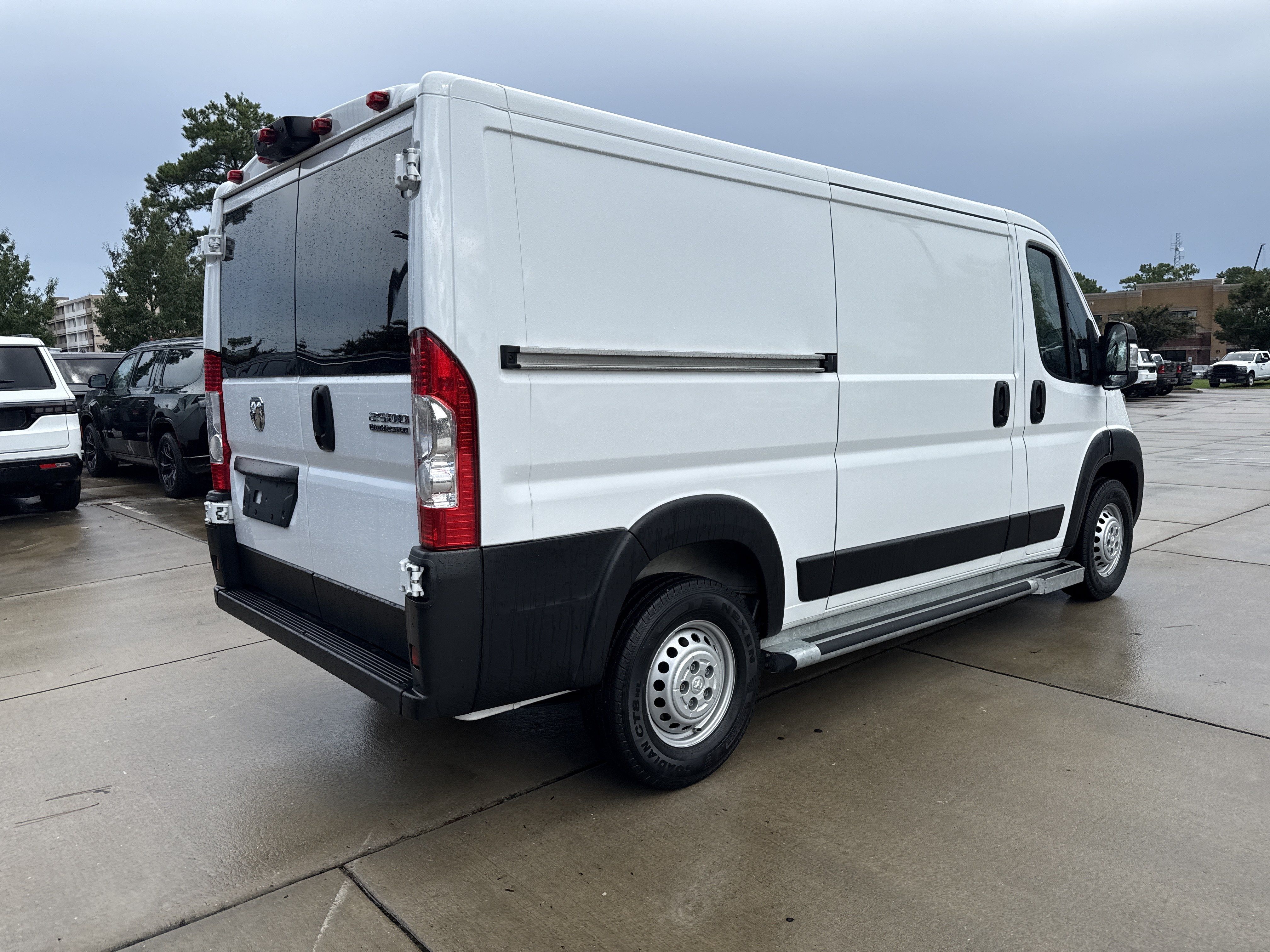 Used 2025 RAM ProMaster 2500 w/ U-Haul Equipment Group FWD image 9
