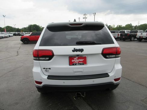 Used 2019 Jeep Grand Cherokee Laredo AWD/4WD image 6