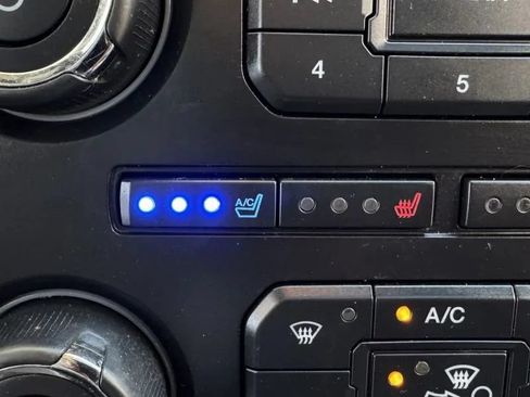Used 2016 Ford Expedition Platinum RWD image 35