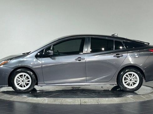 Used 2018 Toyota Prius Four FWD image 6