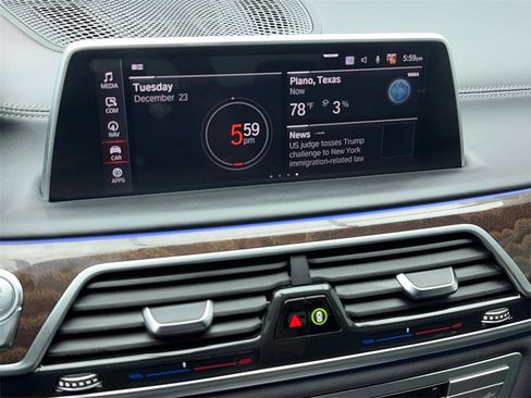 Used 2022 BMW 740i w/ Luxury Rear Seating Package image 28