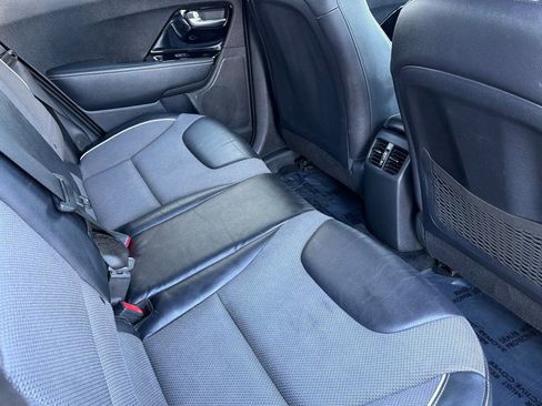 Used 2020 Kia Niro EX image 29