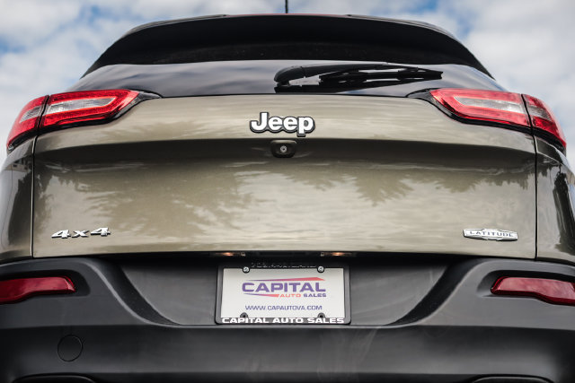 Used 2015 Jeep Cherokee Latitude w/ Comfort/Convenience Group AWD/4WD image 23