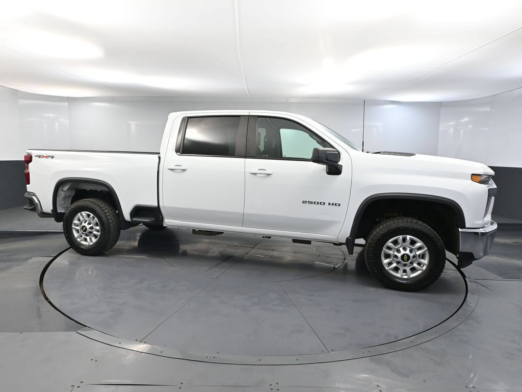 Used 2022 Chevrolet Silverado 2500 LT AWD/4WD image 3