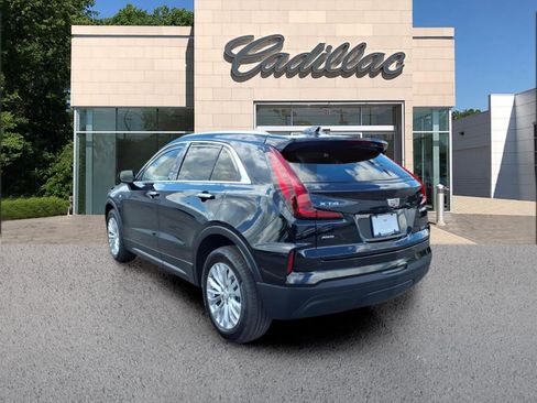 Certified 2024 Cadillac XT4 Luxury w/ Cold Weather Package AWD/4WD image 3
