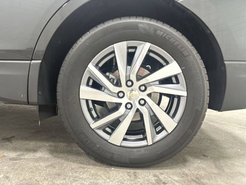Used 2023 Chevrolet Equinox Premier FWD image 12