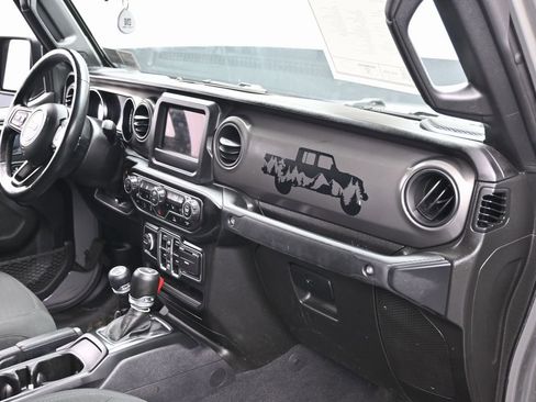 Used 2022 Jeep Gladiator Willys image 29