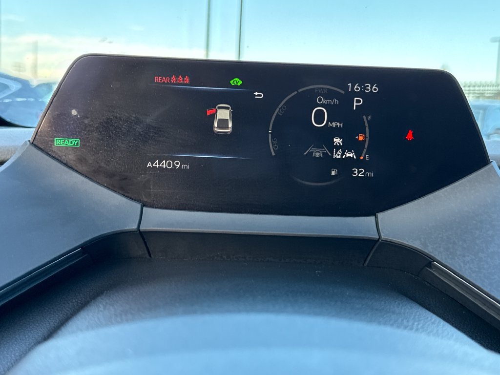 Used 2024 Toyota Prius LE FWD image 31