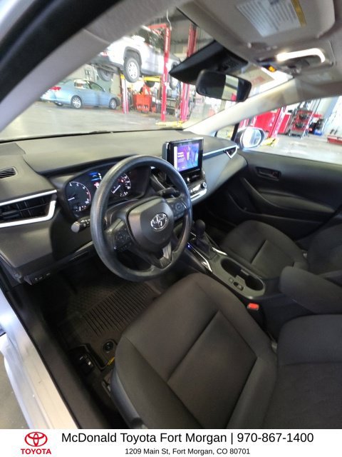 Used 2025 Toyota Corolla LE FWD image 12