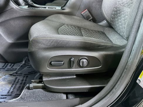 Used 2021 Chevrolet Equinox LT FWD image 18