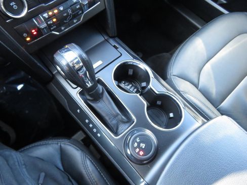 Used 2018 Ford Explorer XLT w/ Equipment Group 202A image 26