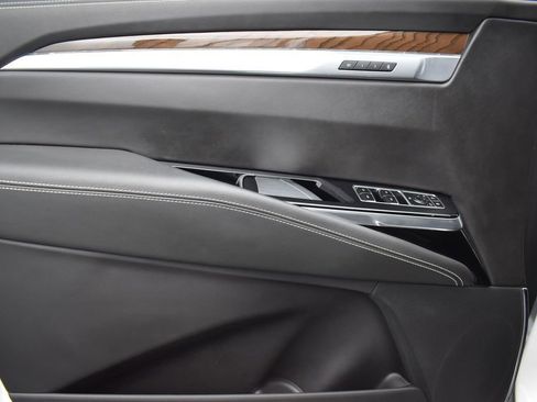 Used 2025 Cadillac Escalade Sport Platinum AWD/4WD image 11