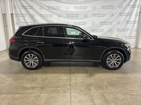 Used 2025 Mercedes-Benz GLC 300 GLC 300 image 3