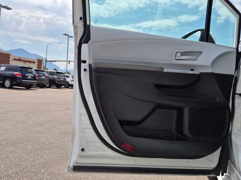 Used 2025 Toyota Sienna LE FWD image 15