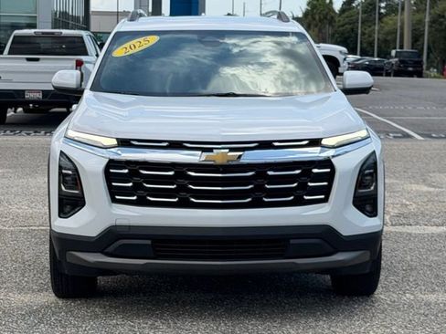 Used 2025 Chevrolet Equinox LT w/ Convenience Package II FWD image 2