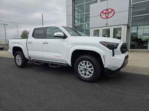 Certified 2024 Toyota Tacoma SR5 AWD/4WD image 1
