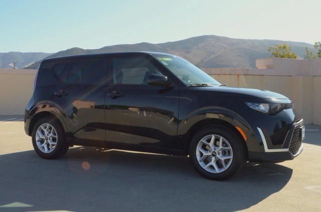 Used 2025 Kia Soul LX w/ LX Technology Package FWD image 29