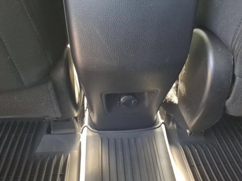 Used 2018 Toyota RAV4 XLE AWD/4WD image 15
