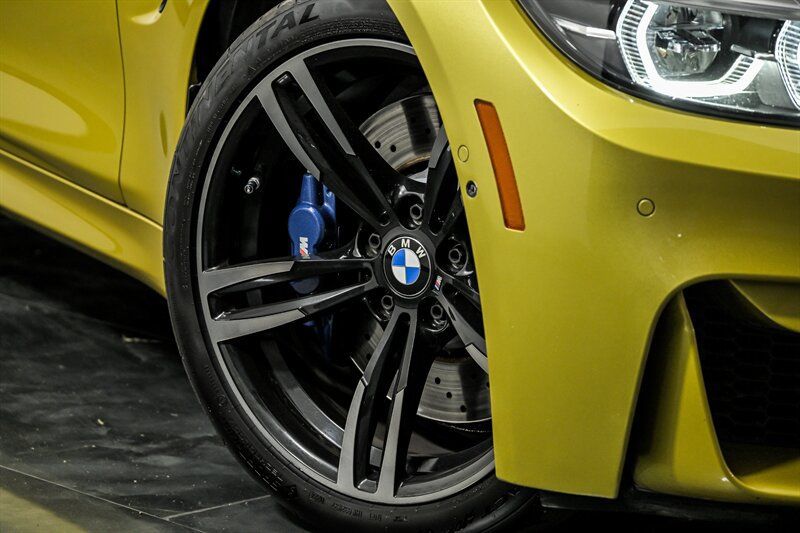 Used 2018 BMW M4 Coupe RWD image 3