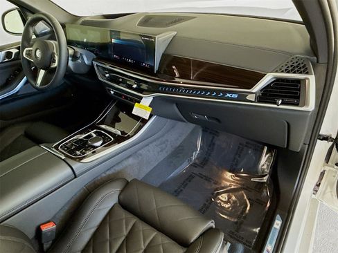 New 2026 BMW X5 xDrive50e w/ M Sport Package image 31