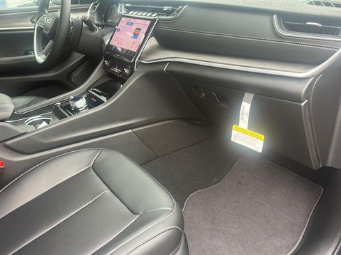 New 2025 Jeep Grand Cherokee L Limited w/ Black Appearance Package image 6