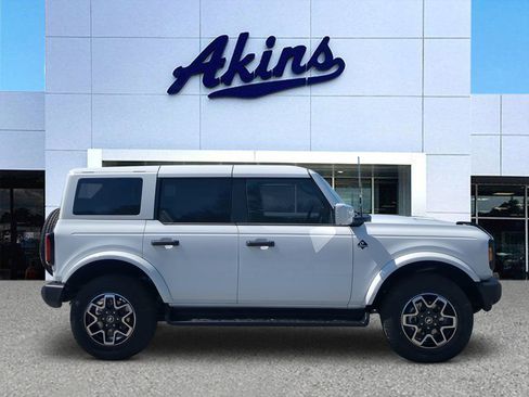 New 2026 Ford Bronco Outer Banks image 1