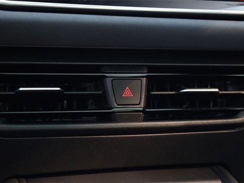 New 2025 Volkswagen Tiguan SE image 15