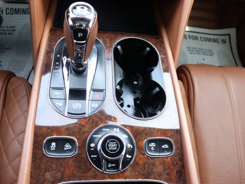 Used 2017 Bentley Bentayga image 50