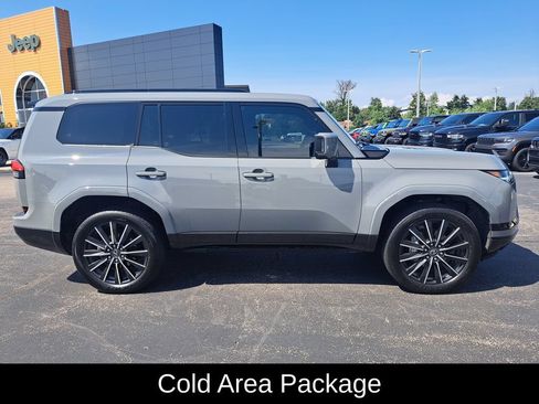Used 2025 Lexus GX 550 w/ Accessory Package (2T) AWD/4WD image 2