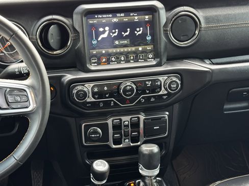 Used 2023 Jeep Gladiator Overland image 17
