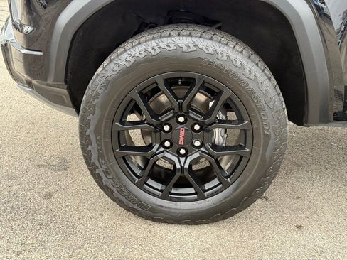 Used 2023 GMC Canyon Denali w/ Denali Black Edition image 8