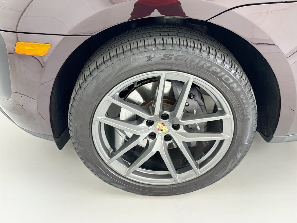 Used 2024 Porsche Macan AWD/4WD image 29