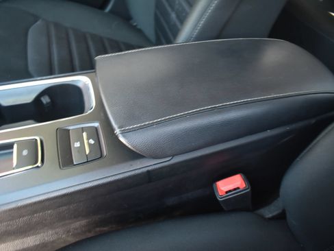 Used 2020 Ford Fusion SE FWD image 15