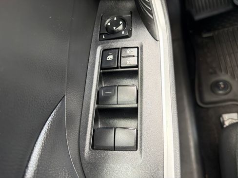 Used 2022 Toyota RAV4 LE FWD image 16