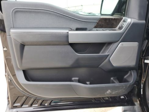 Used 2023 Ford F150 Lariat w/ Trailer Tow Package image 17