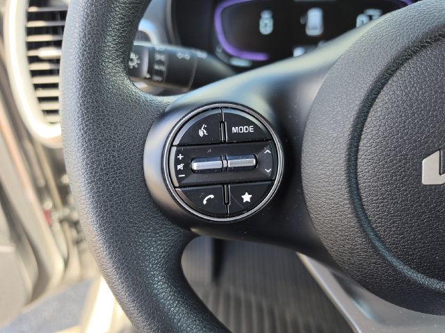 Used 2025 Kia Soul LX FWD image 35