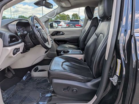 Certified 2020 Chrysler Pacifica Limited w/ Advanced Safetytec Group FWD image 14