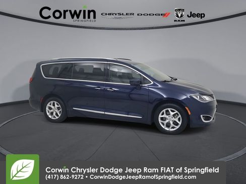 Used 2017 Chrysler Pacifica Touring-L Plus image 1
