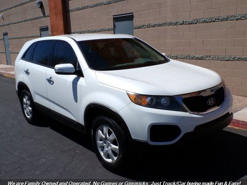 Used 2012 Kia Sorento LX w/ Third Row Pkg image 1