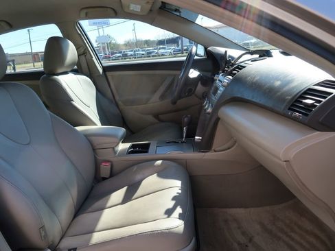 Used 2009 Toyota Camry FWD image 9