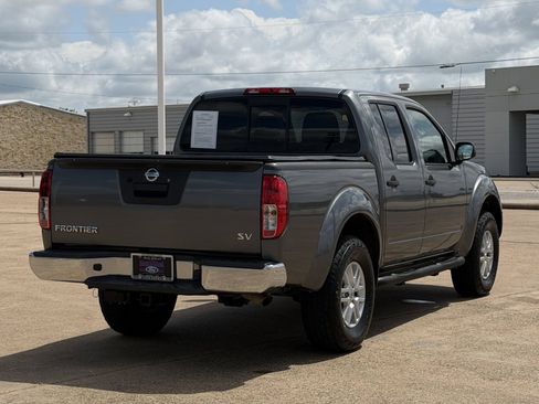Used 2017 Nissan Frontier SV RWD image 4